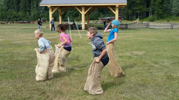 Youngers enjoy a potato sack race - photo 250 News