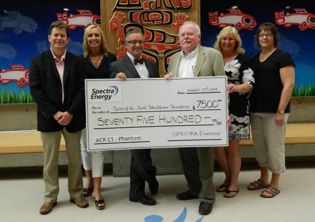 Spectra Energy cheque presentation - from left Bob Affleck, Franca Petrucci, Steve Henderson, Tom Sentes, Judy Neiser, Heather Darwin - photo courtesy Spirit of the North
