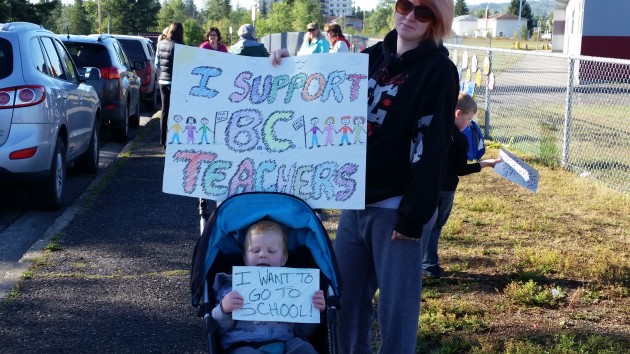 Heather O'Brien and son Coen support teachers outside Harwin Elementary