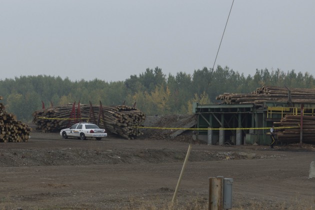 Yellow tape and police presence keep folks out of L&M Lumber site -photo 250News
