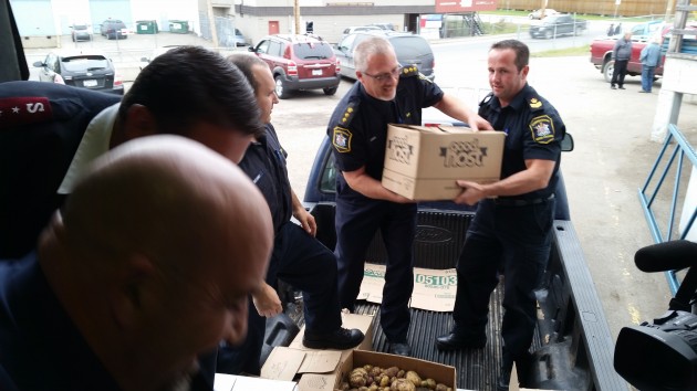PGRCC staff unload potatoes - photo 250 News