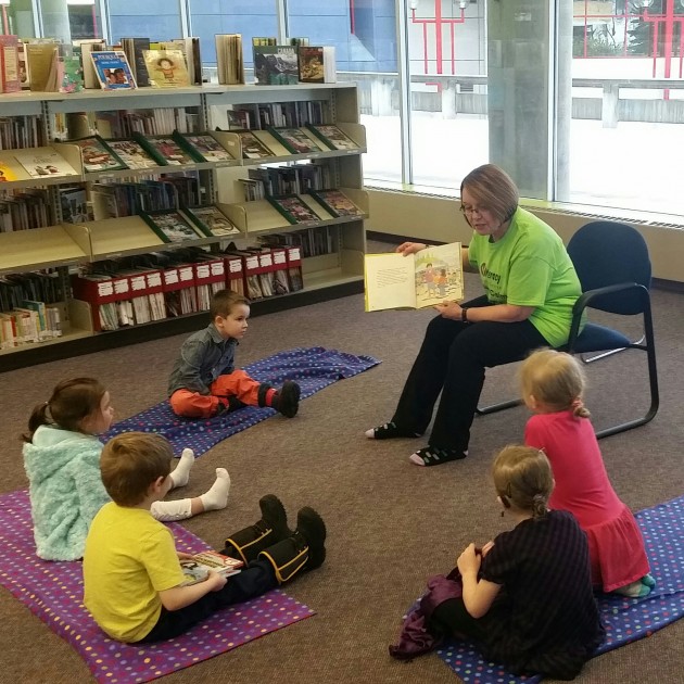 MLA Shirley Bond reads Smelly Socks to group of kids - photo 250News