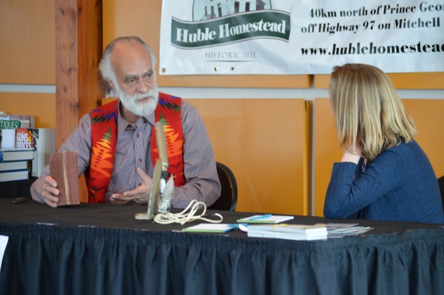 Ted Pappas discusses the history and value of German-made postcard holder with its owner. 250 News photo