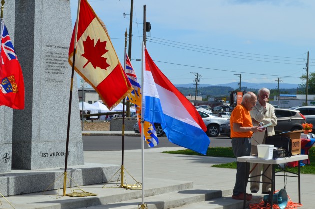 Longtime city resident and volunteer Dick Voneugen speaks to crowd