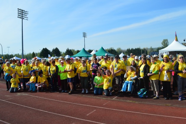 Survivors join ranks in the battle to beat cancer Saturday morning. Photos 250News