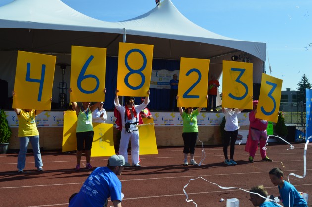 Elvis and friends display cancer relay fundraising total. Photo 250News