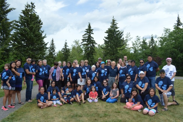 Fundraisers pose for picture prior to Arthritis Walk on Sunday. Photo 250News