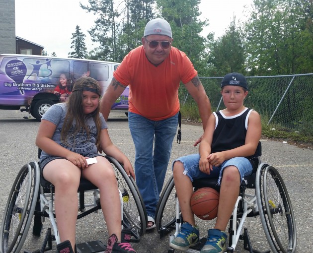 Shane Cardinal (middle) with daughter Riley (left) and son Shane Jr. (right) - photos 250 News