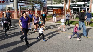 Kids depart Civic Plaza fo kids fun run - 250 News photo archive