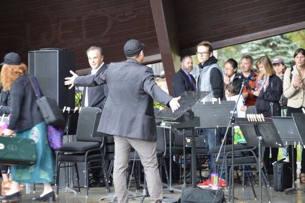 PGSO members get the word: "we're moving. Anyone with a truck is asked to help transfer music stands."