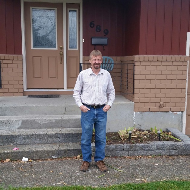 Dennis Fudge stands before his 'bowl' area home - photos 250News