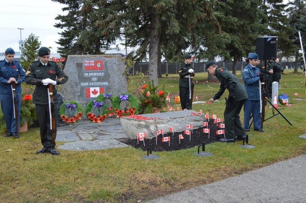 Rocky Mountain Rangers cadet lays poppy at Veterans' Memorial. Photo 250 News