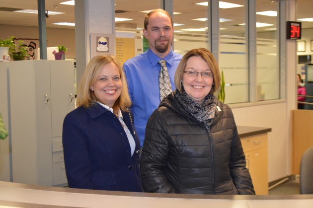 Government ministers Coralee Oakes (l) and Shirley Bond with Service BC Area Manager Jakob Vogt. Photo 250News