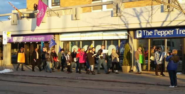 Workers rally for higher wages - photos 250News