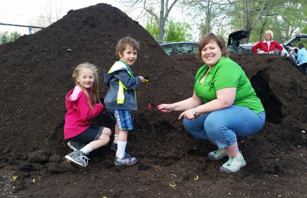 From left, Narue Hudyma, brother Gibbs and Terri McClymont