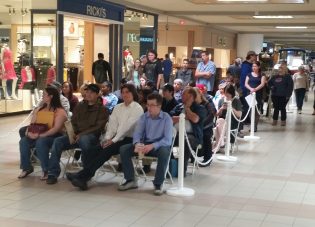 About 50 applicants wait for an interview for job at Lowe's - photo 250News