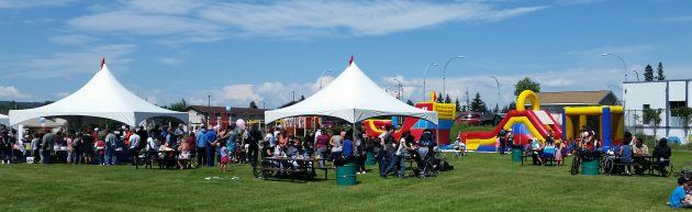 Today's BBQ are Milburn Park has drawn hundreds of community members - photos 250News